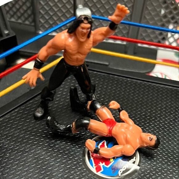 King Of Wrestlers Play-Set 12 Mini Wrestler 2 Rings & Accessories - Picture 2 of 6